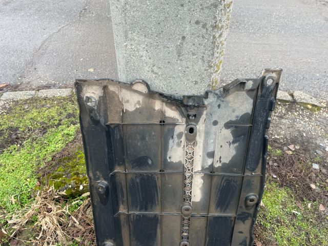 bontott NISSAN QASHQAI Bal Fenéklemez