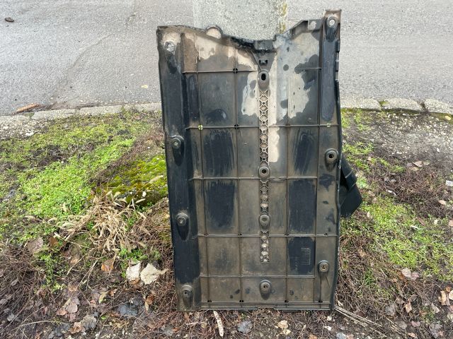 bontott NISSAN QASHQAI Bal Fenéklemez