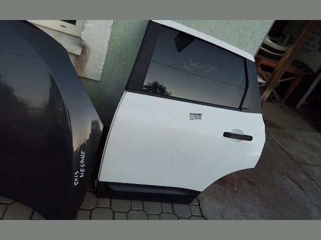 bontott NISSAN QASHQAI Bal hátsó Ajtó (Részeivel)