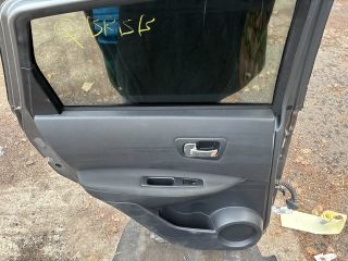 bontott NISSAN QASHQAI Bal hátsó Ajtó (Részeivel)