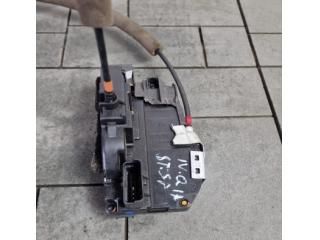 bontott NISSAN QASHQAI Bal hátsó Ajtózár