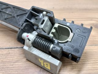 bontott NISSAN QASHQAI Bal hátsó Külső Kilincs