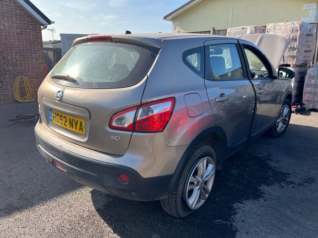 bontott NISSAN QASHQAI Bal hátsó Prizma