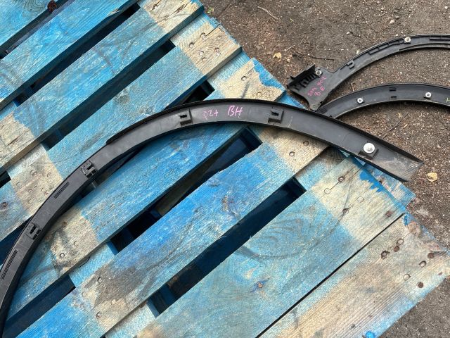 bontott NISSAN QASHQAI Bal hátsó Sárvédő Díszléc