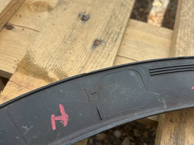 bontott NISSAN QASHQAI Bal hátsó Sárvédő Díszléc