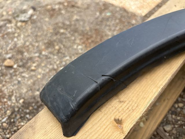 bontott NISSAN QASHQAI Bal hátsó Sárvédő Díszléc