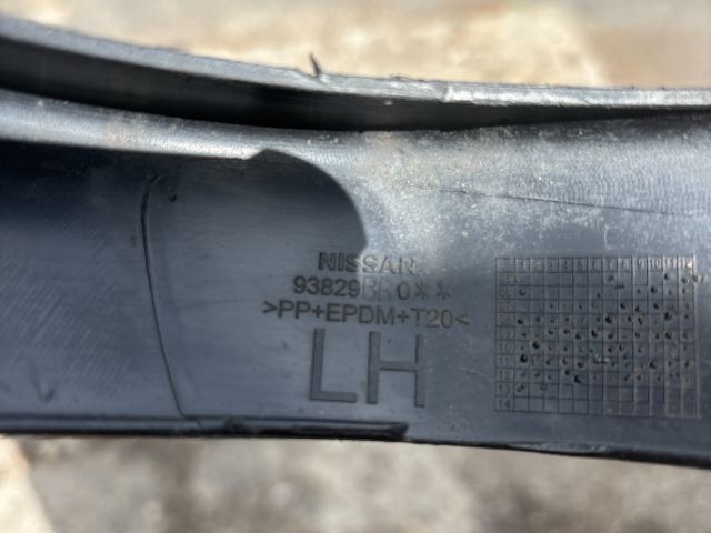 bontott NISSAN QASHQAI Bal hátsó Sárvédő Díszléc