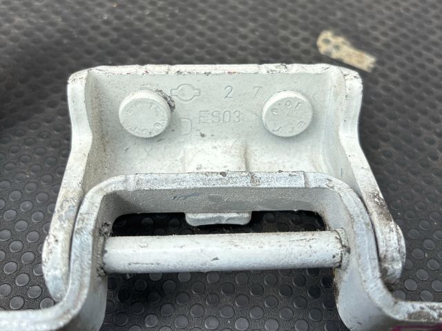 bontott NISSAN QASHQAI Bal hátsó Zsanér