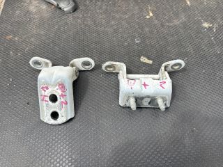 bontott NISSAN QASHQAI Bal hátsó Zsanér