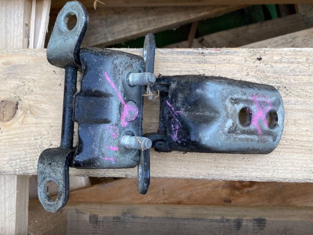 bontott NISSAN QASHQAI Bal hátsó Zsanér