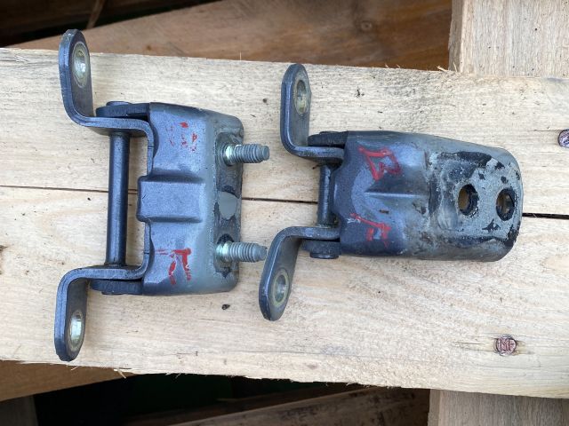 bontott NISSAN QASHQAI Bal hátsó Zsanér