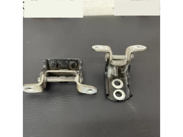 bontott NISSAN QASHQAI Bal hátsó Zsanér