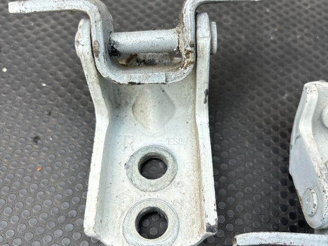 bontott NISSAN QASHQAI Bal hátsó Zsanér