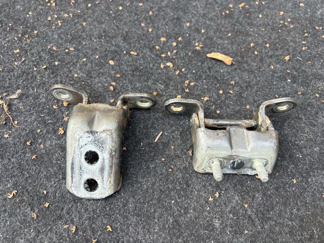 bontott NISSAN QASHQAI Bal hátsó Zsanér