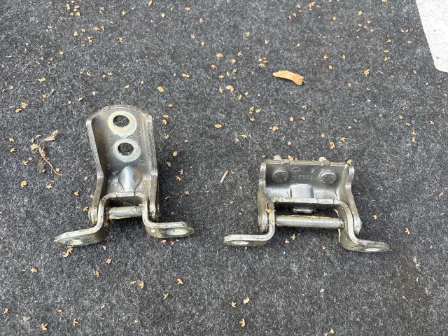 bontott NISSAN QASHQAI Bal hátsó Zsanér