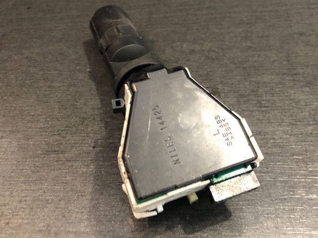 bontott NISSAN QASHQAI Bal Kormánykapcsoló Irányjelző