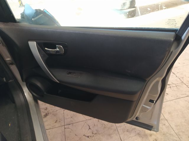 bontott NISSAN QASHQAI Bal Napellenző Tartó