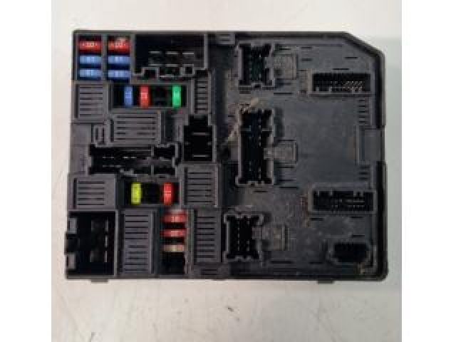 bontott NISSAN QASHQAI Biztosítéktábla Utastér