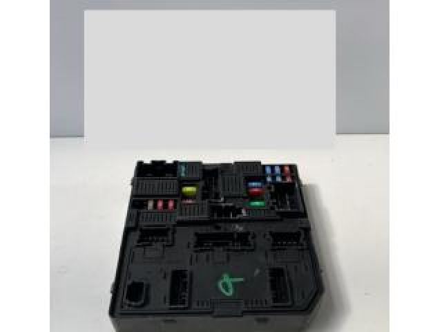 bontott NISSAN QASHQAI Biztosítéktábla Utastér