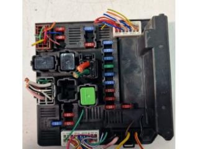 bontott NISSAN QASHQAI Biztosítéktábla Utastér