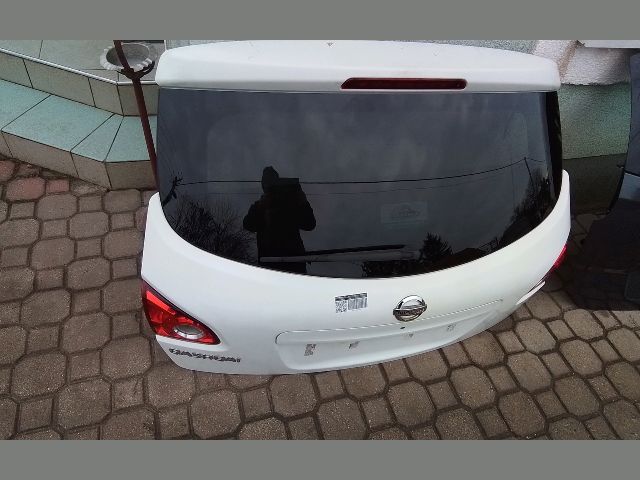 bontott NISSAN QASHQAI Csomagtérajtó (Részeivel)