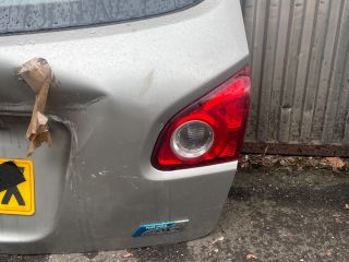 bontott NISSAN QASHQAI Csomagtérajtó (Részeivel)