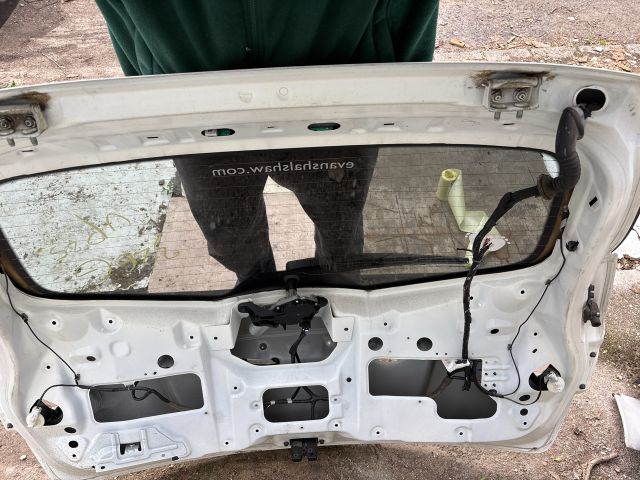 bontott NISSAN QASHQAI Csomagtérajtó (Részeivel)