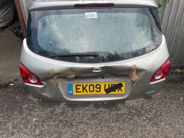 bontott NISSAN QASHQAI Csomagtérajtó (Részeivel)