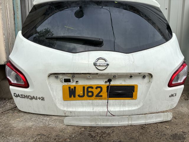 bontott NISSAN QASHQAI Csomagtérajtó (Részeivel)