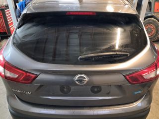 bontott NISSAN QASHQAI Csomagtérajtó (Részeivel)