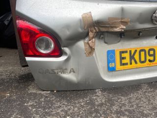 bontott NISSAN QASHQAI Csomagtérajtó (Részeivel)