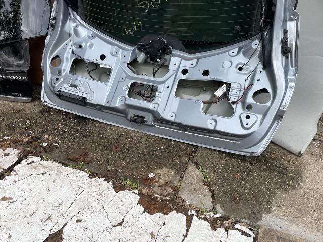 bontott NISSAN QASHQAI Csomagtérajtó (Részeivel)