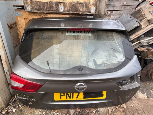 bontott NISSAN QASHQAI Csomagtérajtó (Részeivel)