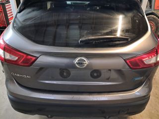 bontott NISSAN QASHQAI Csomagtérajtó (Részeivel)