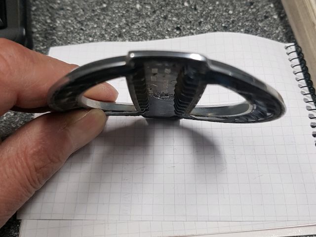 bontott NISSAN QASHQAI Első Embléma