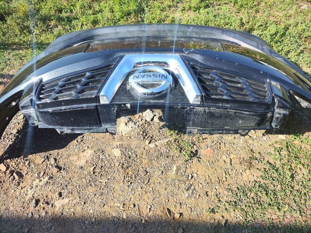 bontott NISSAN QASHQAI Első Lökhárító (Részeivel)