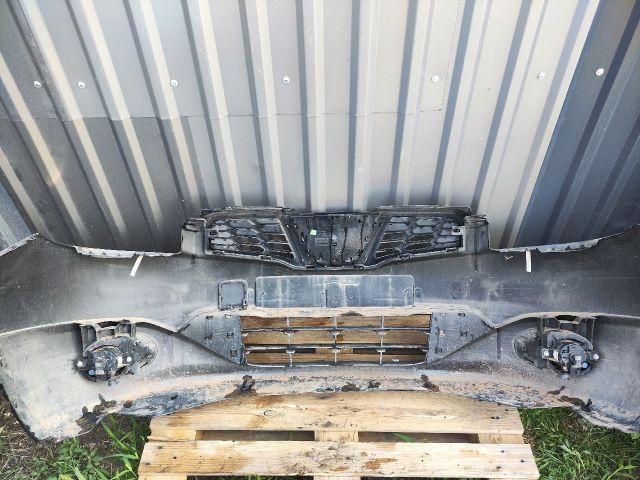 bontott NISSAN QASHQAI Első Lökhárító (Részeivel)