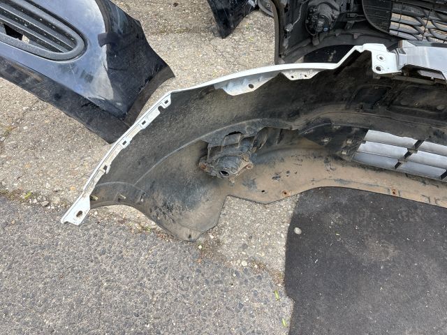 bontott NISSAN QASHQAI Első Lökhárító (Részeivel)