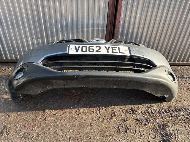 bontott NISSAN QASHQAI Első Lökhárító (Részeivel)