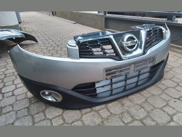bontott NISSAN QASHQAI Első Lökhárító (Részeivel)