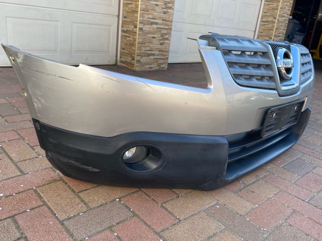 bontott NISSAN QASHQAI Első Lökhárító (Részeivel)