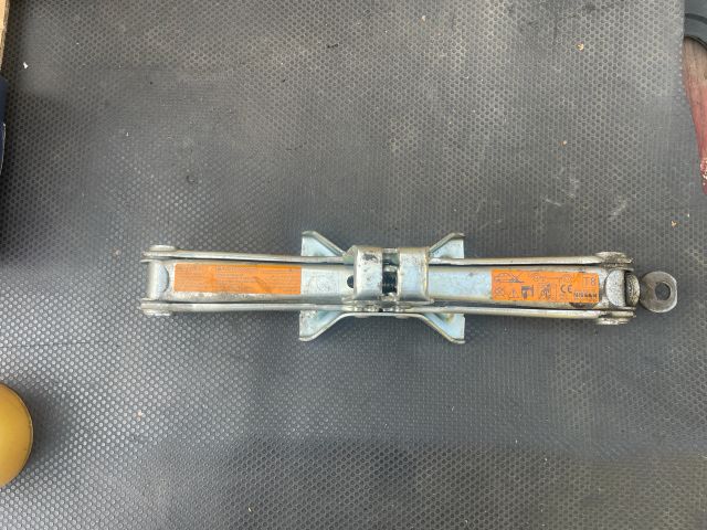 bontott NISSAN QASHQAI Emelő