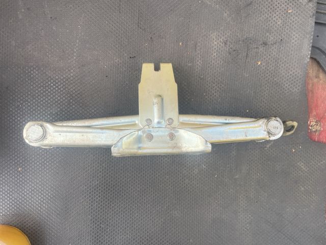 bontott NISSAN QASHQAI Emelő