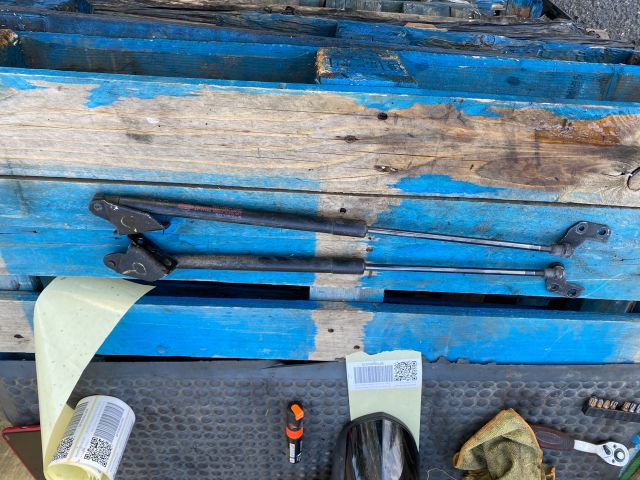 bontott NISSAN QASHQAI Gázrugós Kitámasztó Teleszkóp Csomagtérajtó (Pozíciófüggetlen)