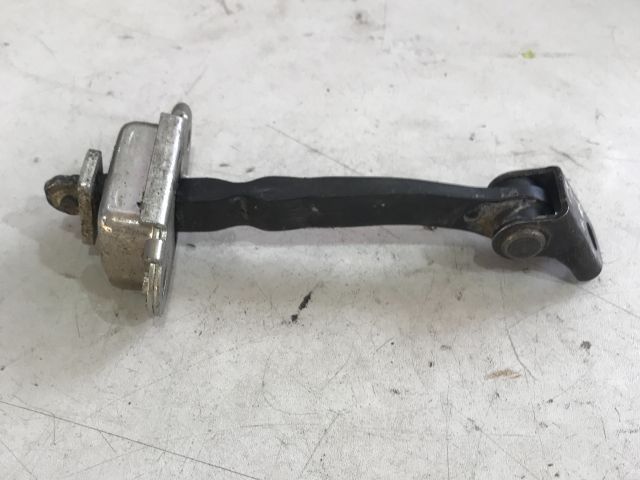 bontott NISSAN QASHQAI Hátsó Ajtóhatároló