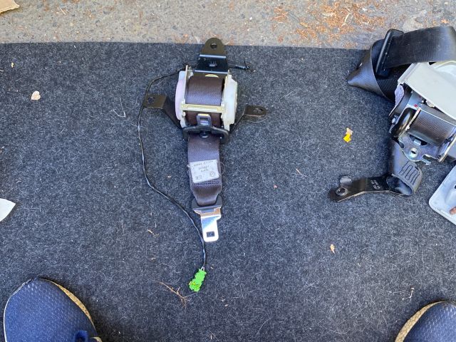 bontott NISSAN QASHQAI Hátsó középső Biztonsági Öv