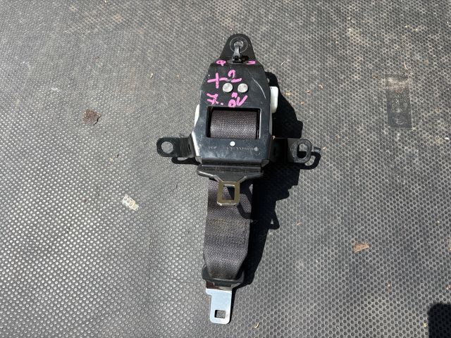 bontott NISSAN QASHQAI Hátsó középső Biztonsági Öv