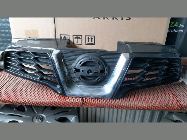 bontott NISSAN QASHQAI Hűtőrács