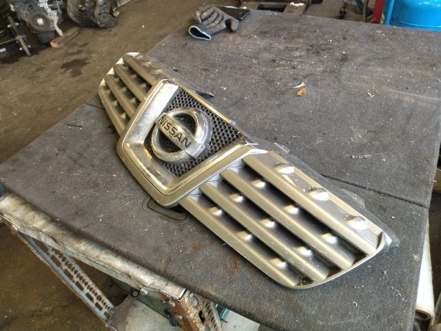 bontott NISSAN QASHQAI Hűtőrács