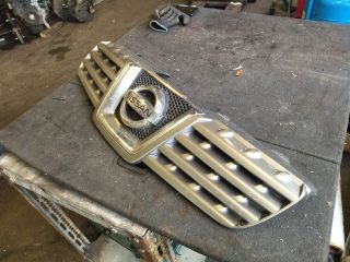 bontott NISSAN QASHQAI Hűtőrács